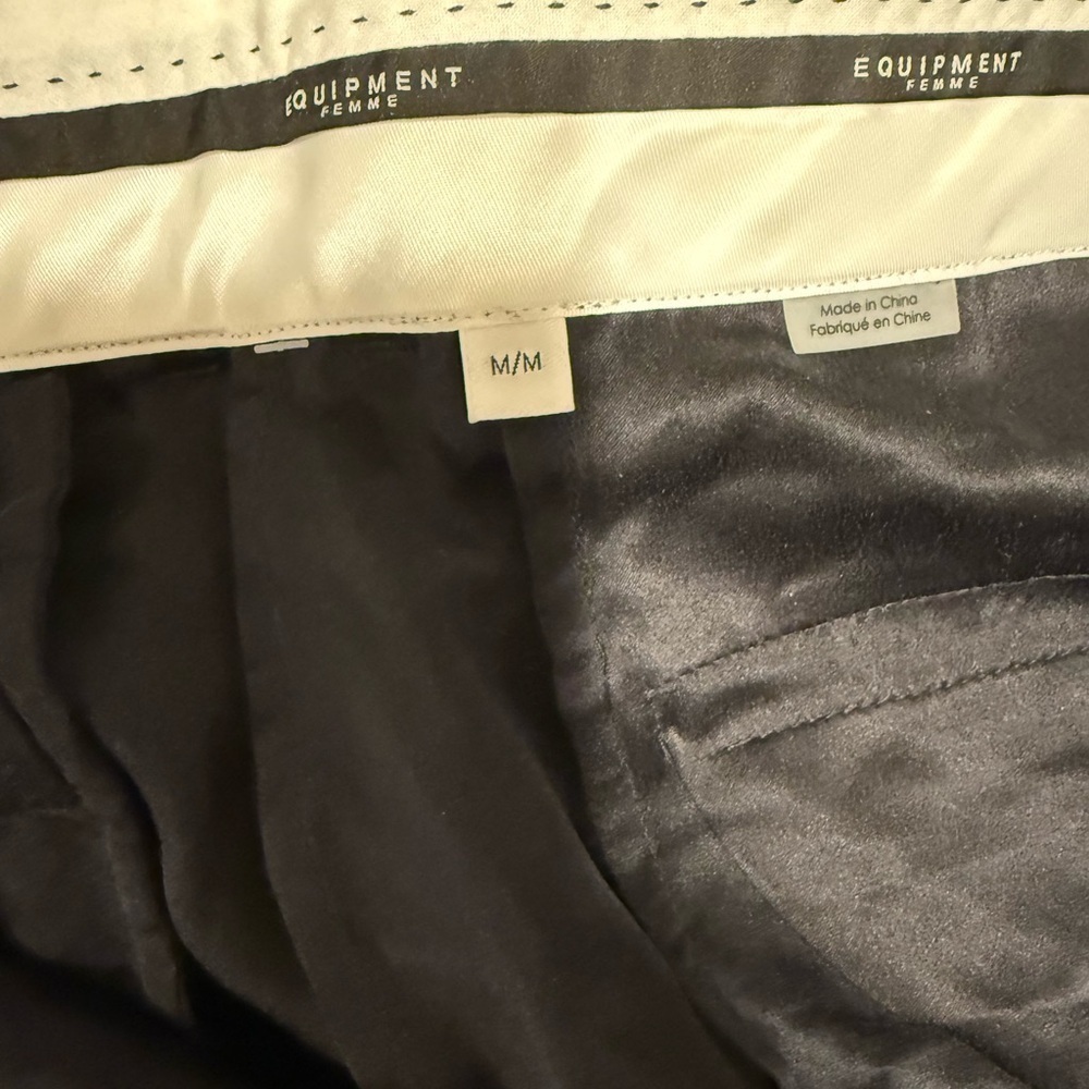 Women’s NWT Equipment Black Straight Leg Silk Pants - Picture 4 of 4